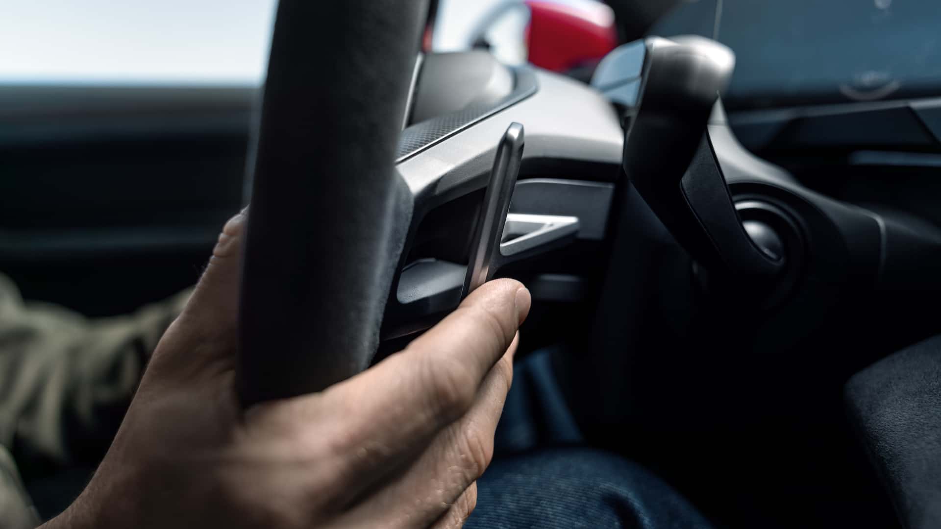 بورشه تايكان الكهربائية بناقل حركة و همي E‑Shift لتعطي إحساس سيارات البنزين 2 بورشه تايكان الكهربائية بناقل حركة و همي E‑Shift لتعطي إحساس سيارات البنزين - عرب اوتو هب
