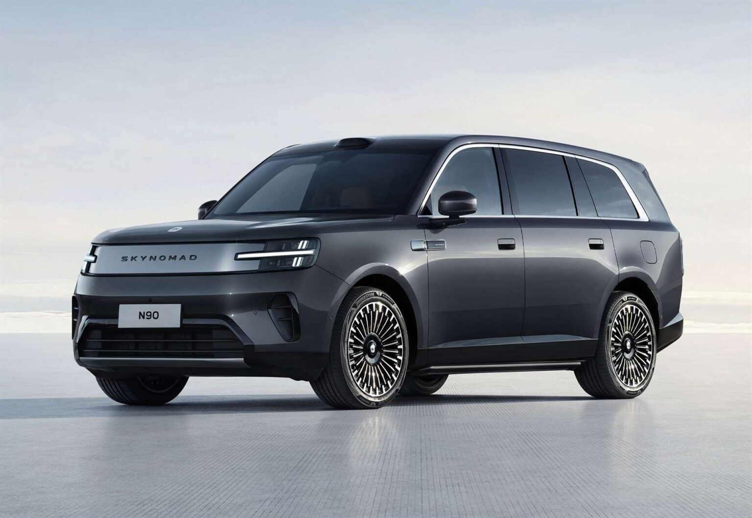 سكاي نوماد N90 أكبر سيارة SUV بمقاعد دوارة و سرير للنوم من شاومي - عرب اوتو هب