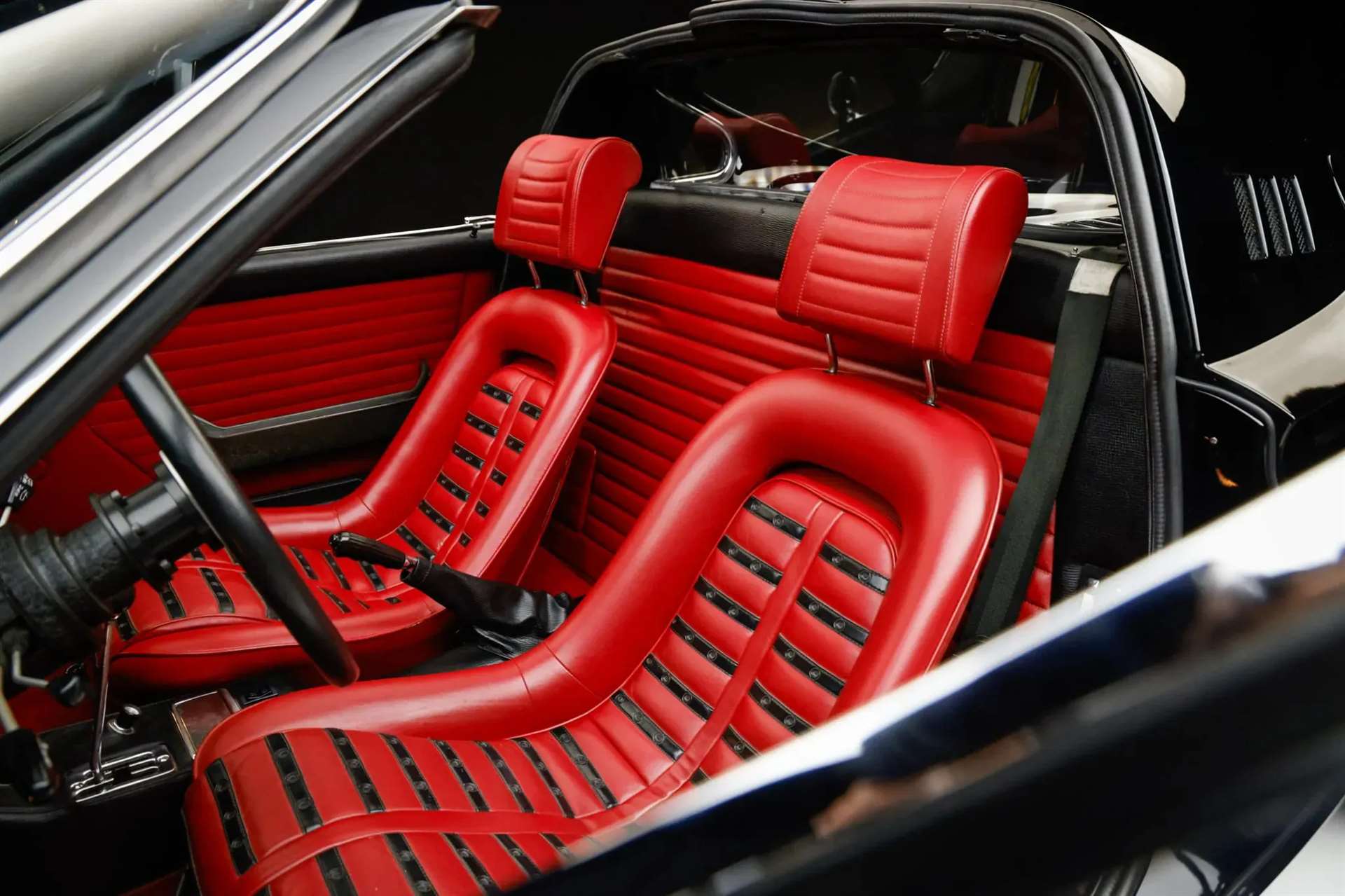 فيراري دينو 246 GTS المعدلة بمحرك V8 تتجاوز 800 ألف دولار في المزاد رغم التخلي عن محركها الأصلي 6 فيراري دينو 246 GTS المعدلة بمحرك V8 تتجاوز 800 ألف دولار في المزاد رغم التخلي عن محركها الأصلي - عرب اوتو هب