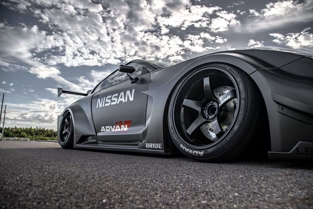نيسان GT-R R35 المعدلة من Liberty Walk تبدو كسيارة سباقات قانونية للطرق 2 نيسان GT-R R35 المعدلة من Liberty Walk تبدو كسيارة سباقات قانونية للطرق - عرب اوتو هب