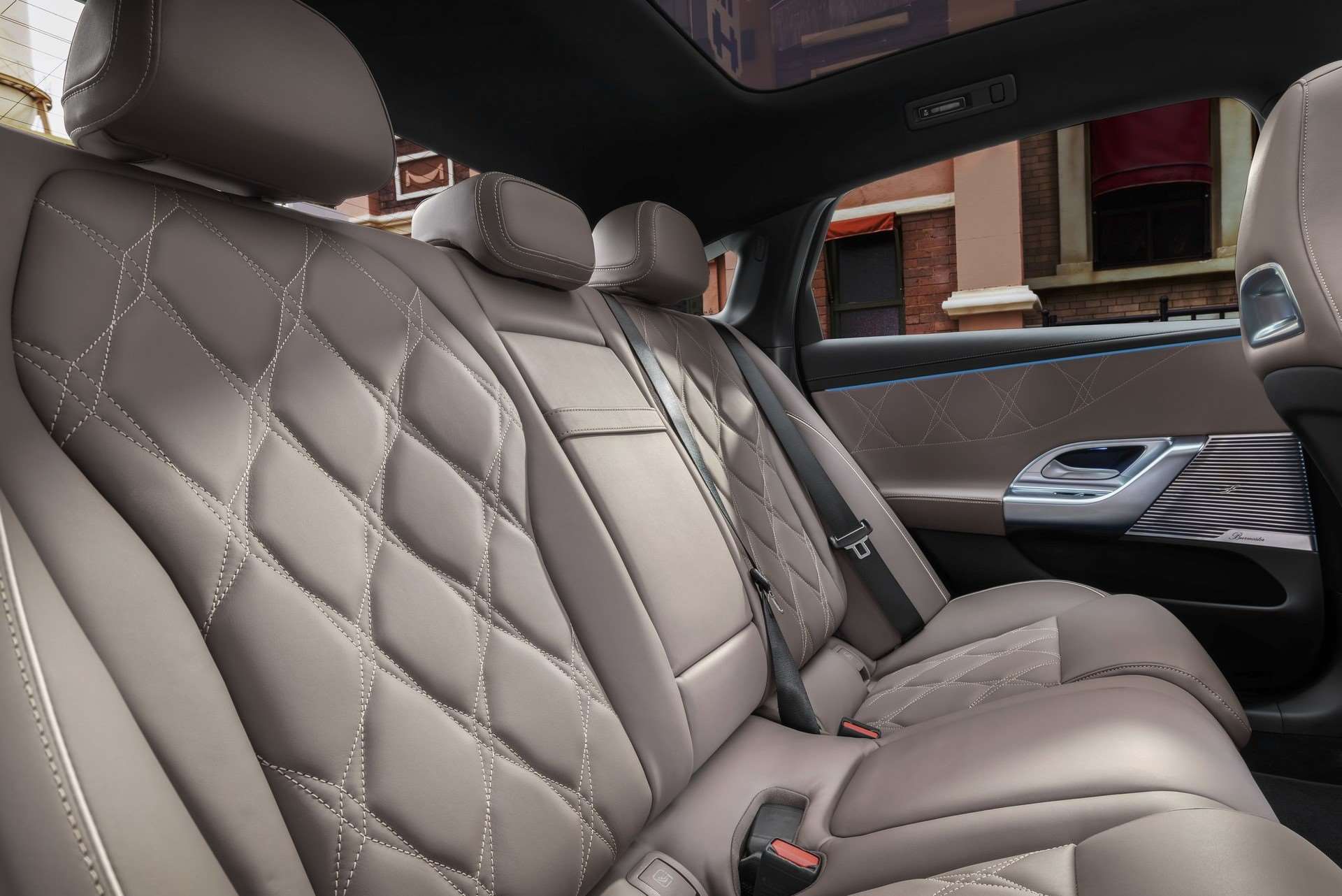 مرسيدس C-Class الكهربائية الجديدة كليًا 2027 تنطلق رسميًا بمدى يصل إلى 762 كم و تقنيات ثورية تعيد تعريف الفئة المتوسطة 9 مرسيدس C-Class الكهربائية الجديدة كليًا 2027 تنطلق رسميًا بمدى يصل إلى 762 كم و تقنيات ثورية تعيد تعريف الفئة المتوسطة - عرب اوتو هب