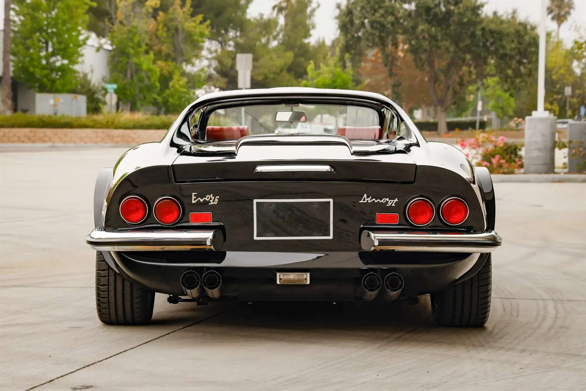 فيراري دينو 246 GTS المعدلة بمحرك V8 تتجاوز 800 ألف دولار في المزاد رغم التخلي عن محركها الأصلي 10 فيراري دينو 246 GTS المعدلة بمحرك V8 تتجاوز 800 ألف دولار في المزاد رغم التخلي عن محركها الأصلي - عرب اوتو هب