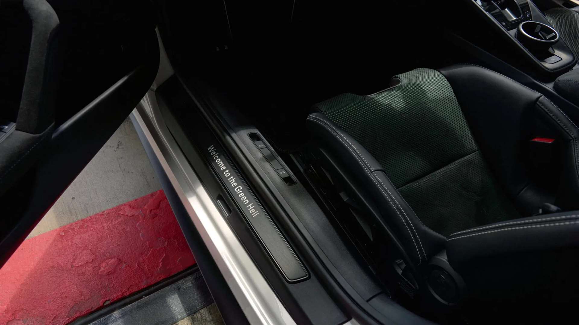 بورشه 911 GT3 100 Jahre Nürburgring إصدار نادر احتفالًا بمرور 100 عام على حلبة نوربورجرينج 3 بورشه 911 GT3 100 Jahre Nürburgring إصدار نادر احتفالًا بمرور 100 عام على حلبة نوربورجرينج - عرب اوتو هب