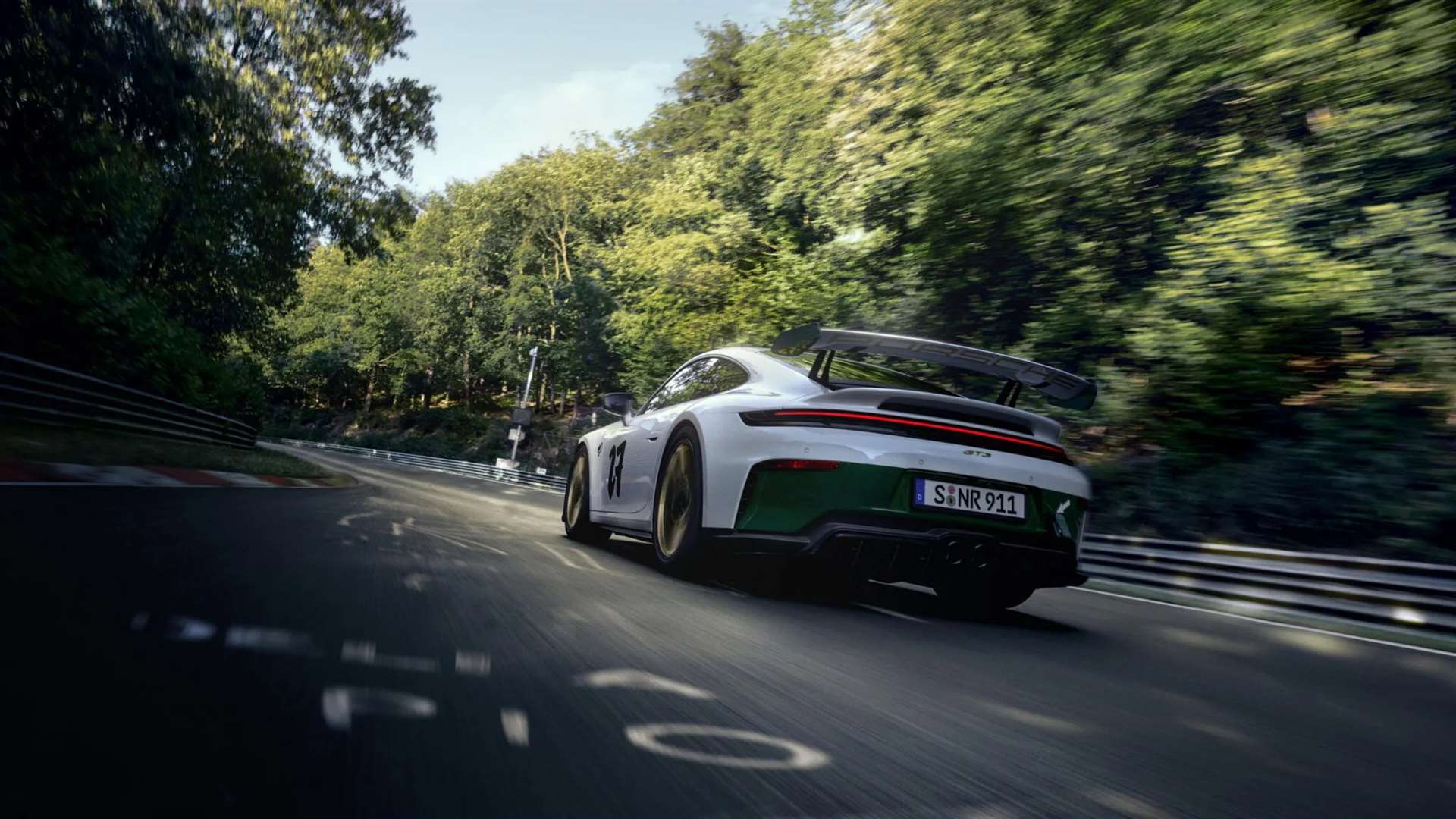 بورشه 911 GT3 100 Jahre Nürburgring إصدار نادر احتفالًا بمرور 100 عام على حلبة نوربورجرينج 5 بورشه 911 GT3 100 Jahre Nürburgring إصدار نادر احتفالًا بمرور 100 عام على حلبة نوربورجرينج - عرب اوتو هب