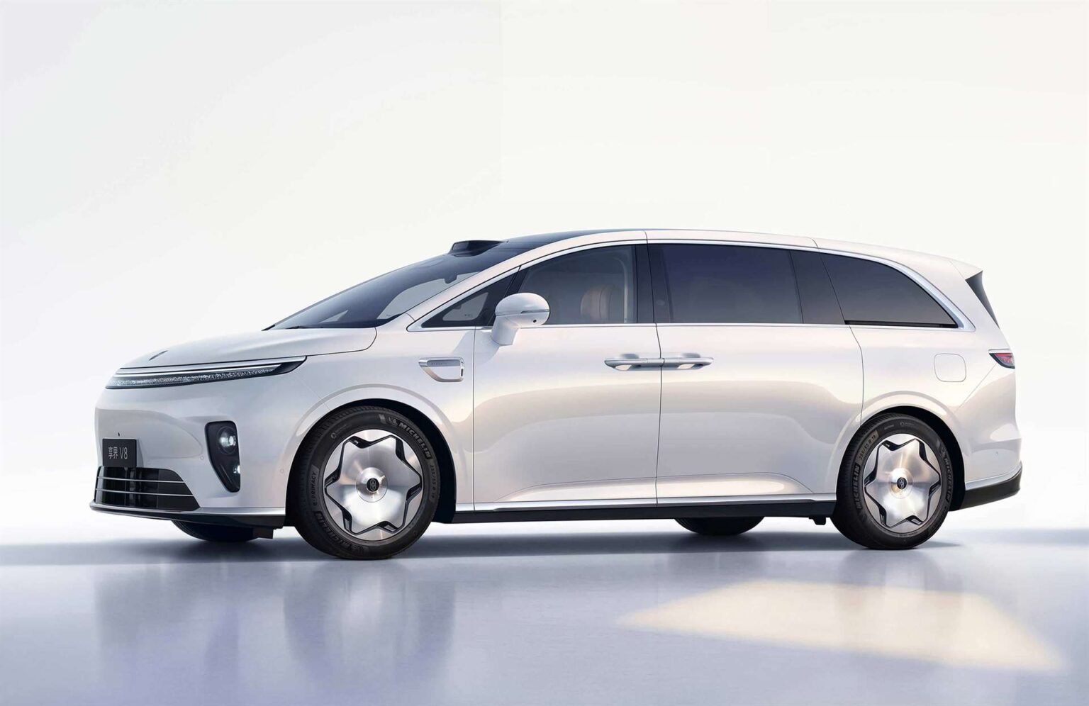 ستيلاتو V8 الجديدة تظهر رسميًا في معرض تشنجدو 2026 بمدى كهربائي يصل إلى 830 كم - عرب اوتو هب