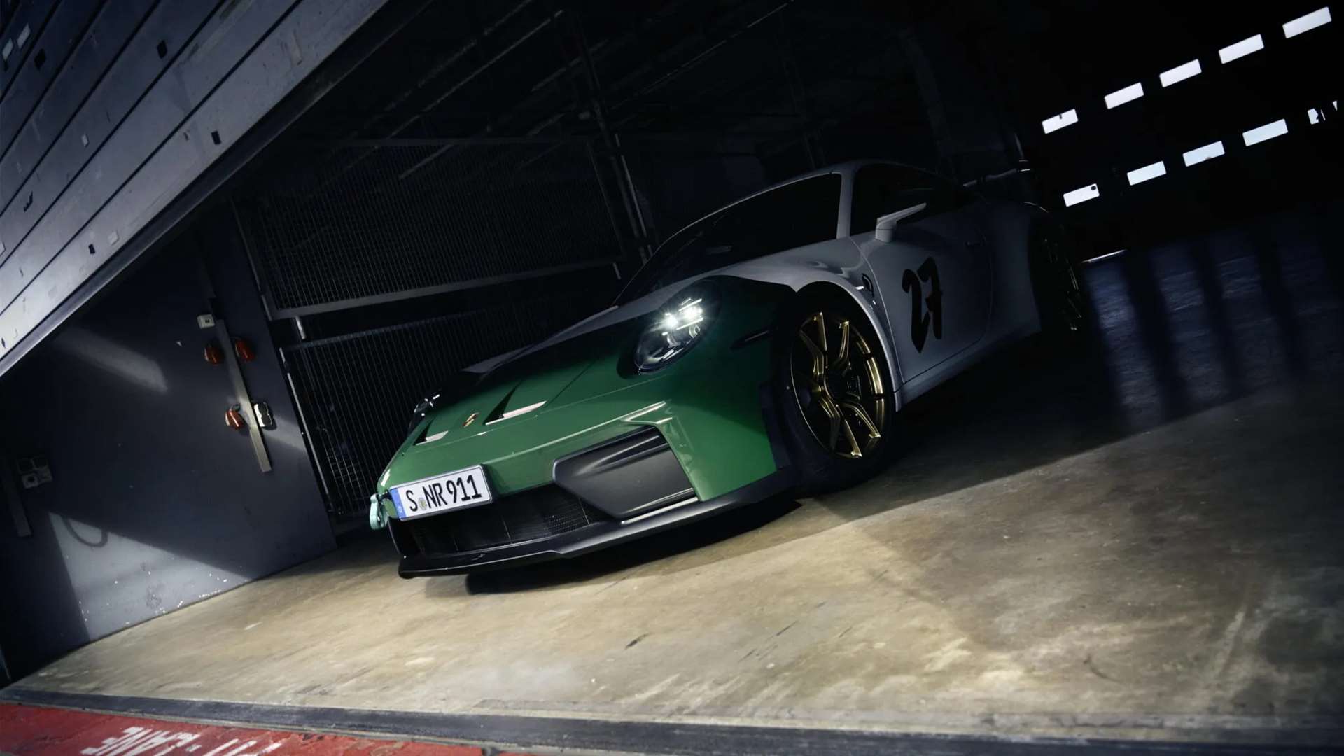 بورشه 911 GT3 100 Jahre Nürburgring إصدار نادر احتفالًا بمرور 100 عام على حلبة نوربورجرينج 1 بورشه 911 GT3 100 Jahre Nürburgring إصدار نادر احتفالًا بمرور 100 عام على حلبة نوربورجرينج - عرب اوتو هب