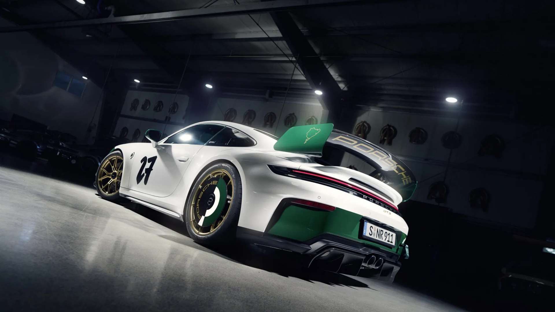 بورشه 911 GT3 100 Jahre Nürburgring إصدار نادر احتفالًا بمرور 100 عام على حلبة نوربورجرينج 4 بورشه 911 GT3 100 Jahre Nürburgring إصدار نادر احتفالًا بمرور 100 عام على حلبة نوربورجرينج - عرب اوتو هب