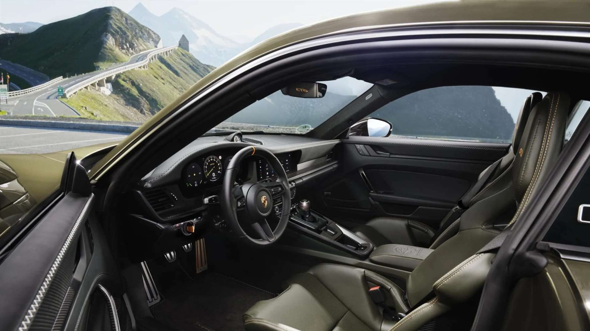 بورشه 911 GT3 Bergsport احتفال خاص بالطرق الجبلية و روح القيادة اليدوية 6 بورشه 911 GT3 Bergsport احتفال خاص بالطرق الجبلية و روح القيادة اليدوية - عرب اوتو هب
