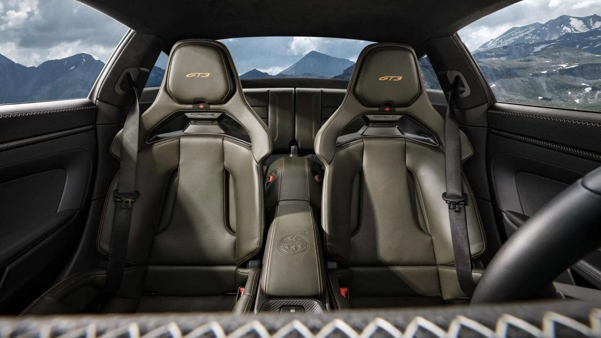 بورشه 911 GT3 Bergsport احتفال خاص بالطرق الجبلية و روح القيادة اليدوية 5 بورشه 911 GT3 Bergsport احتفال خاص بالطرق الجبلية و روح القيادة اليدوية - عرب اوتو هب
