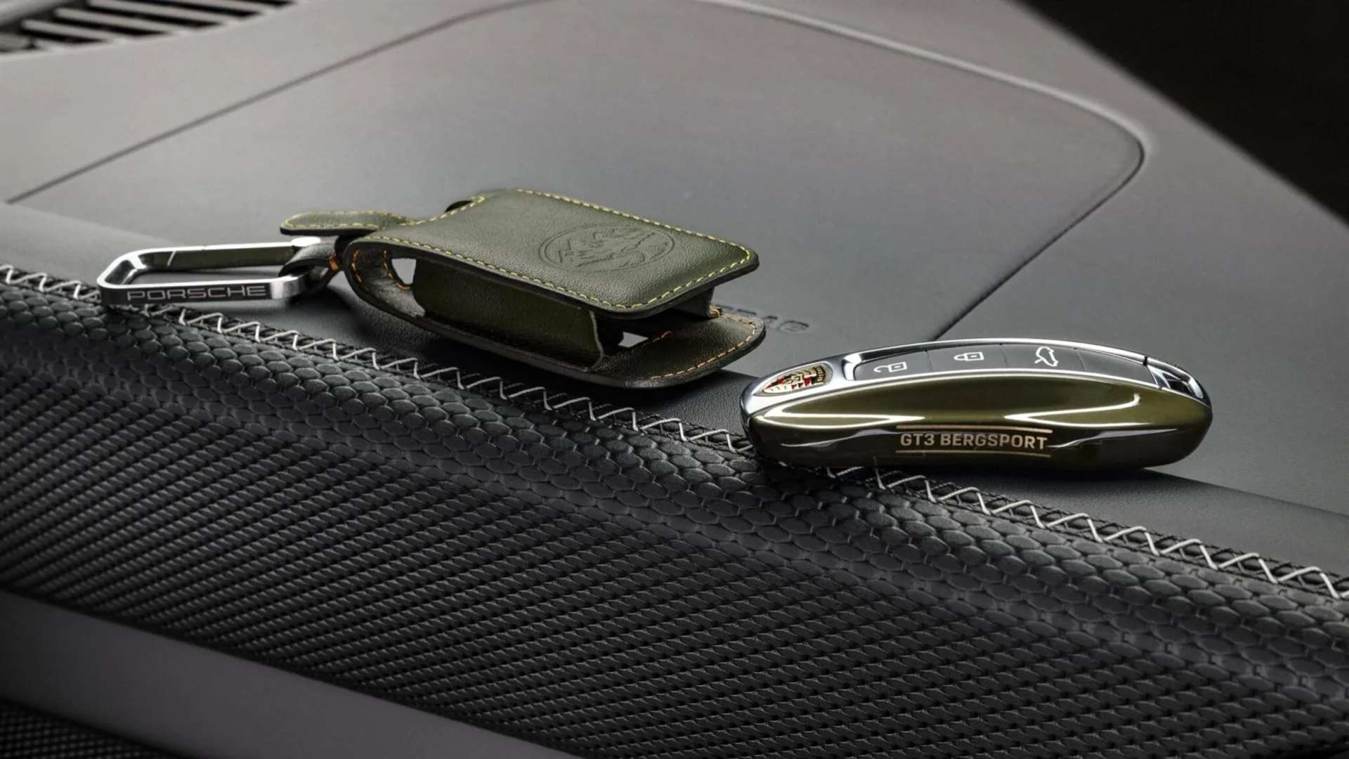 بورشه 911 GT3 Bergsport احتفال خاص بالطرق الجبلية و روح القيادة اليدوية 7 بورشه 911 GT3 Bergsport احتفال خاص بالطرق الجبلية و روح القيادة اليدوية - عرب اوتو هب