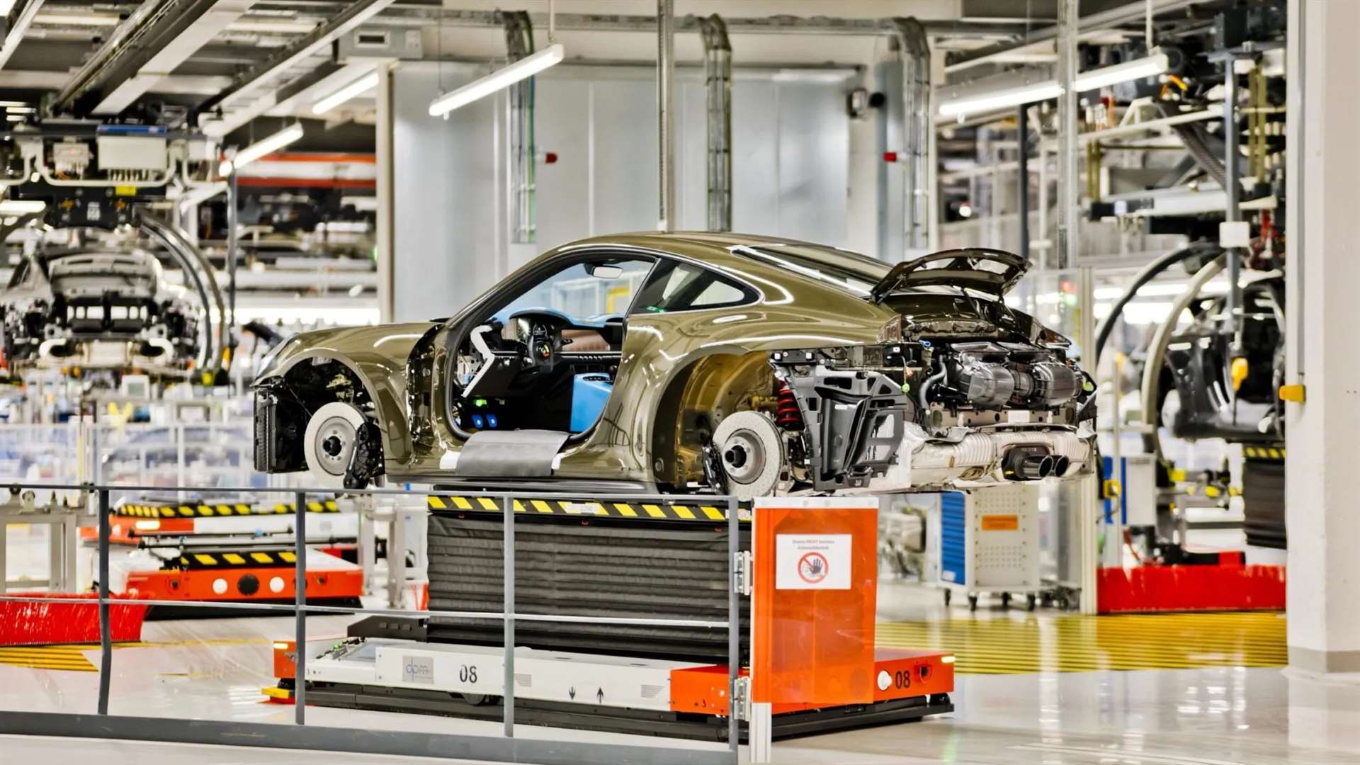 بورشه 911 GT3 Bergsport احتفال خاص بالطرق الجبلية و روح القيادة اليدوية 8 بورشه 911 GT3 Bergsport احتفال خاص بالطرق الجبلية و روح القيادة اليدوية - عرب اوتو هب