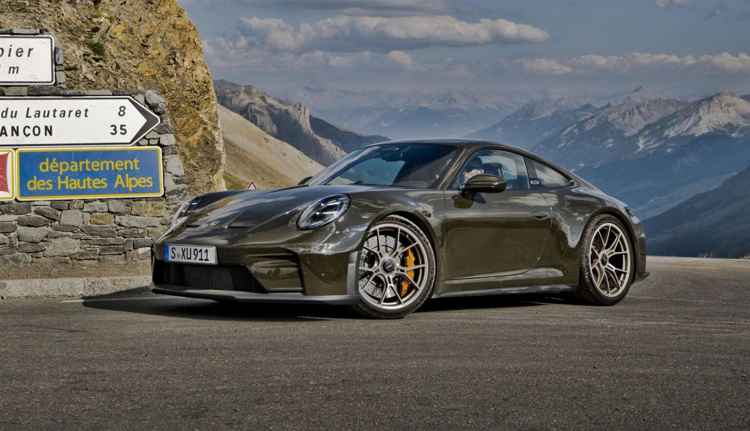 بورشه 911 GT3 Bergsport احتفال خاص بالطرق الجبلية و روح القيادة اليدوية بورشه 911 GT3 Bergsport احتفال خاص بالطرق الجبلية و روح القيادة اليدوية - عرب اوتو هب