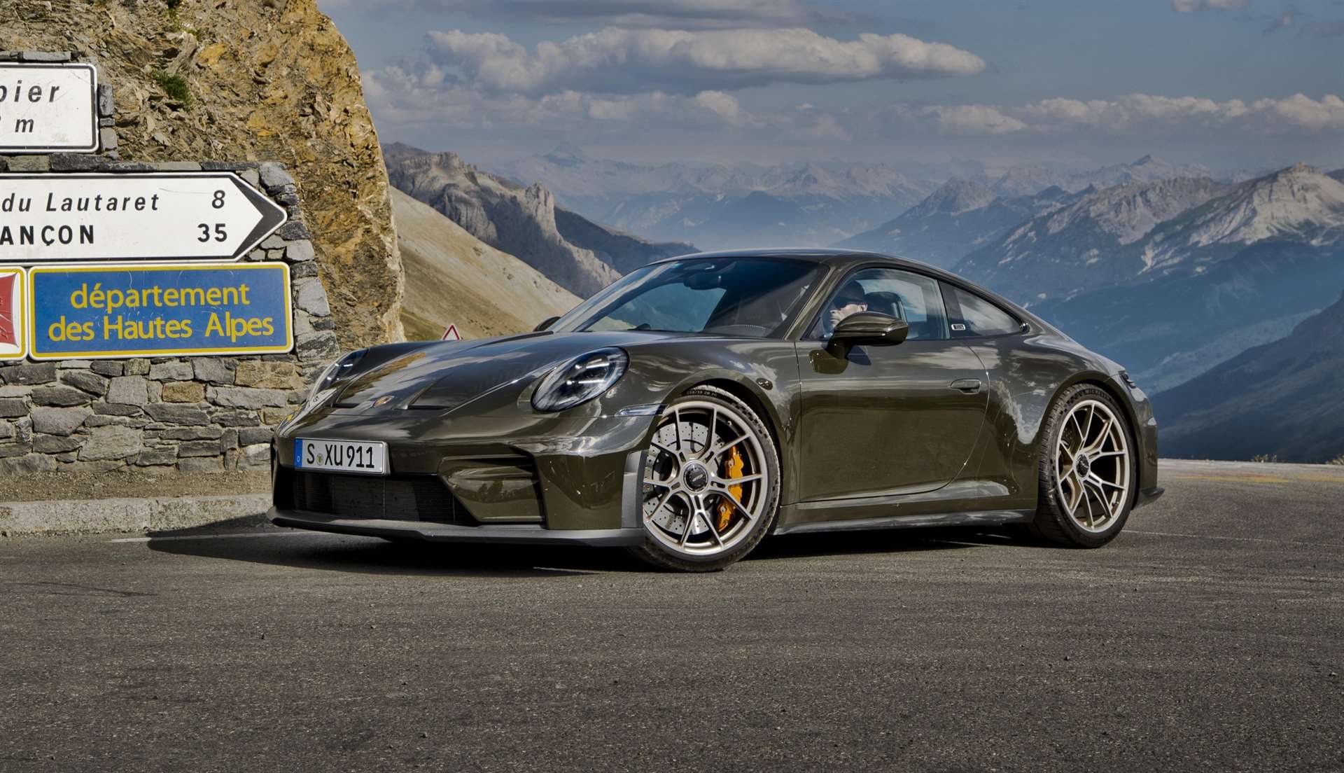 بورشه 911 GT3 Bergsport احتفال خاص بالطرق الجبلية و روح القيادة اليدوية 1 بورشه 911 GT3 Bergsport احتفال خاص بالطرق الجبلية و روح القيادة اليدوية - عرب اوتو هب