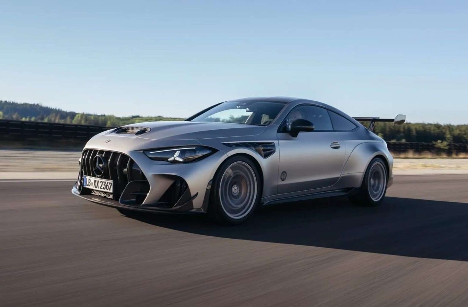 مرسيدس AMG CLE 646 وحش V8 بقوة 637 حصانًا يتحدى BMW M4 بـ30 نسخة فقط - عرب اوتو هب