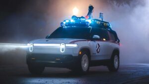 ريفيان Ecto-R1 تجمع السيارات الكهربائية و أجواء صائدي الأشباح في تجربة استثنائية - عرب اوتو هب