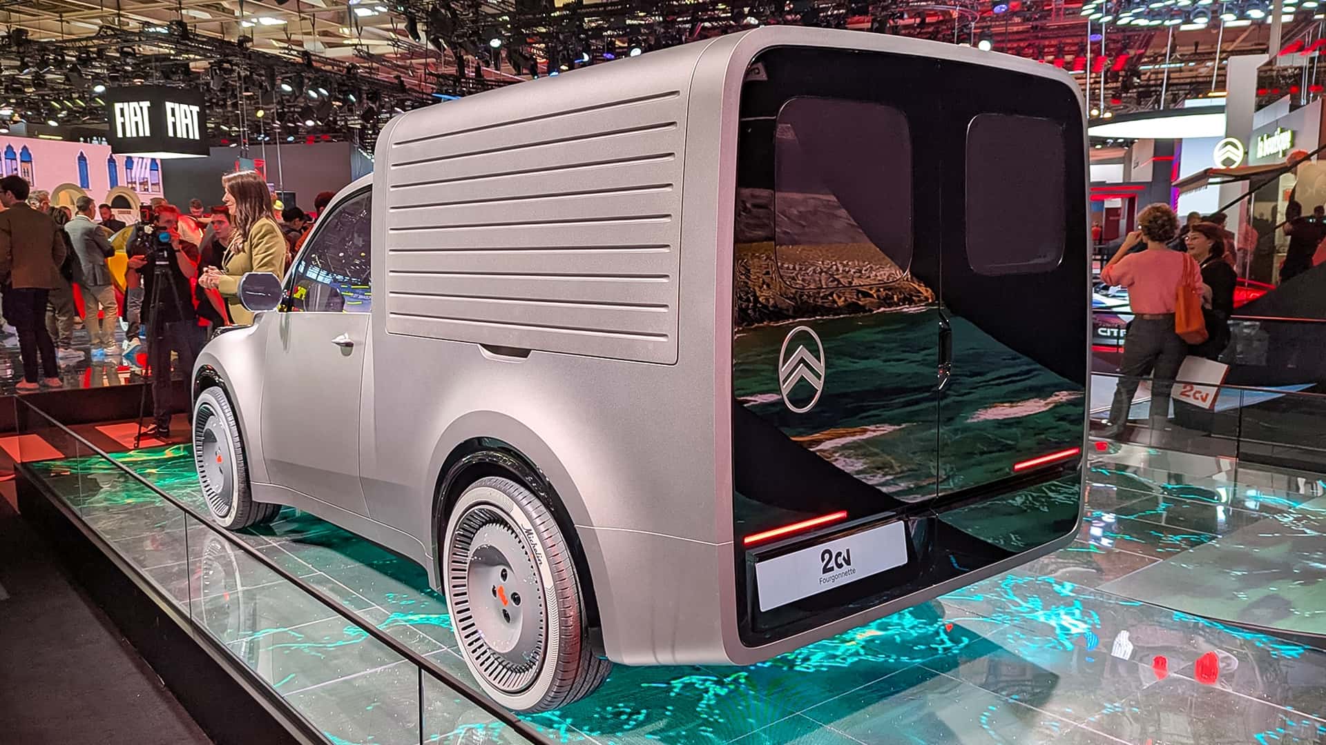 سيتروين 2CV تعود في 2028 كسيارة كهربائية اقتصادية و تكشف عن نسخة فان عصرية 12 سيتروين 2CV تعود في 2028 كسيارة كهربائية اقتصادية و تكشف عن نسخة فان عصرية - عرب اوتو هب