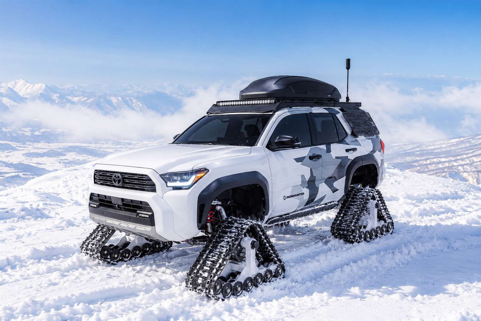 تويوتا Snowhunter وحوش بجنازير ثلجية تقتحم معرض SEMA 2026 - عرب اوتو هب