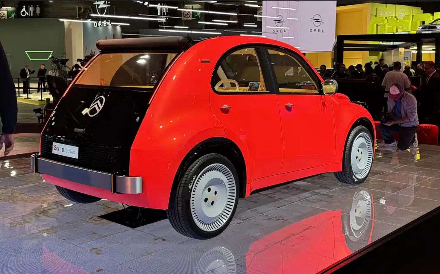 سيتروين 2CV تعود في 2028 كسيارة كهربائية اقتصادية و تكشف عن نسخة فان عصرية 4 سيتروين 2CV تعود في 2028 كسيارة كهربائية اقتصادية و تكشف عن نسخة فان عصرية - عرب اوتو هب